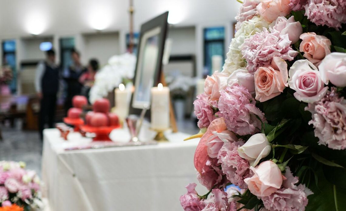 Things to Know Before Gifting Flowers at Funeral