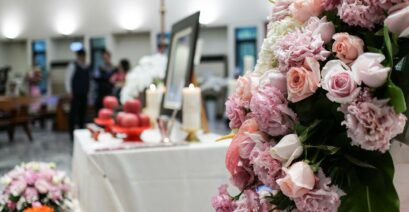 Things to Know Before Gifting Flowers at Funeral